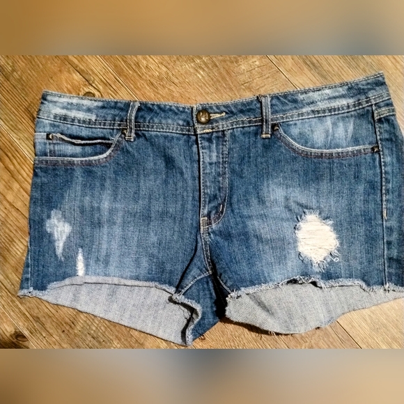 Miley Cyrus Jean shorts - Picture 1 of 3